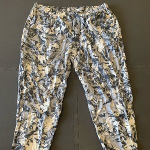 Women’s Fabletics “Emily” Jogger